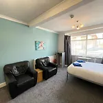 Large Ground Floor Studio Holiday Apartment Skegness - Flat 12