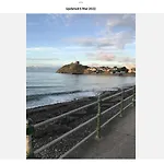 6 Afallon, Beachside Holiday House