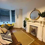 Beautiful Space Stylish And Modern! Perfect Location
