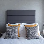 Best City Views, Sleeps 6, Fabulous Interiors