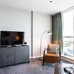Best City Views, Sleeps 6, Fabulous Interiors