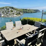 Out To Sea - Stunning Views, Elevated Position With Onsite Parking