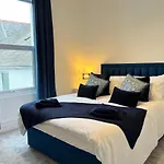 Heathcliff - 5 Bedroom House In Town Centre