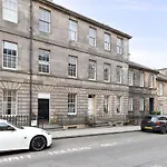 Altido Glamorous 2-Bed Flat Near Edinburgh Castle