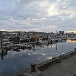 Beautiful 2-Bed Seaview Apartment In Plymouth