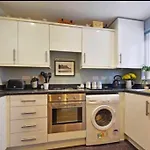 Sunny Family 4-Sleeper Near Newquays Top Beaches