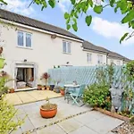 Sunny Family 4-Sleeper Near Newquays Top Beaches