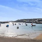 Eias - Harbour Front Apartment With Fantastic Views