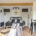 The Jolly Lodge-Sea Views-Free Parking