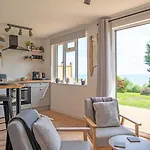 The Jolly Lodge-Sea Views-Free Parking