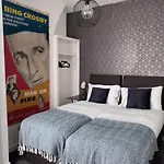 Antonio Street Residence, Entire House With Free Wifi And Free Parking On The Street