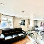 Modern Stylish Apartment At Brighton Station
