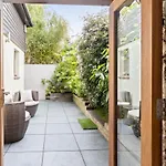 Brook Barn, Idyllic Brixham Retreat With Hot Tub & Parking