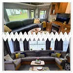 Unique Caravan With Outdoor Space