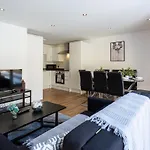 Preston Mews By Sorted Stay - 3 Bed House With A Hot Tub & Free Parking