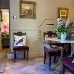 Honeymoon Cottage - Pet Friendly
