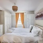 Beach View: Stunning Sea View & Balcony Apartment
