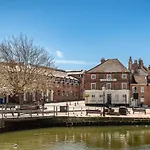 3, The Dolphin, 49 Quay Street - Stunning Apartment - Quintessential - Quay Views - Sleeps 2-4 People