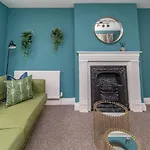 Central Seafront Three Bedroom House With Court Yard Sleep 8 Guests