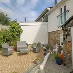 2 Riverside Cottages