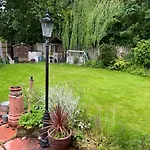 Greenacre House Close To Liverpool John Lennon Airport