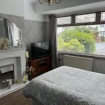 Greenacre House Close To Liverpool John Lennon Airport