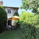 Honeymoon Cottage - Pet Friendly