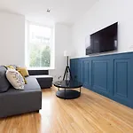 Joivy Glamorous1-Bed Flat Overlooking Grassmarket