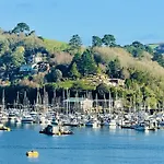 Jc'S Cabin - Bijou And Charming With Parking Onsite
