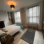 Two Bed Garden Apartment On The Plymouth Hoe