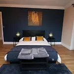 Luxury Spacious 2 Bed Apartment Free Ample Parking