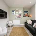 Host & Stay - Stunning Georgian Multi-Unit Townhouse Apartment
