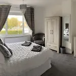 Modern 4 Bedroom House In Weymouth Sunny Corner
