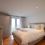 Whispers - 4 Bedroom Modern Family Holiday Home In Salcombe Sleeps 8