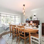 1 Charlotte Close