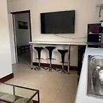 Modern 2 Bedroom Flat In Robert St Swansea
