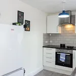 Heyes House - Air Host & Stay - Free Parking