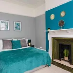 Stylish Lytham 5 Bedroom 3 Bathroom House With Hot Tub