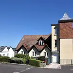 13 Buckfields