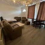 Spacious Entire Flat, 1