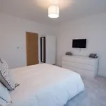 New Stylish 4 Bed House Moments From Clacton Beach