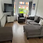 Cheerful 2 Bedroom House With Patio And Home Office