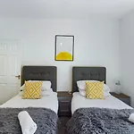 Gorst House 2 Bed House, Sleeps 4 Close To Stadium