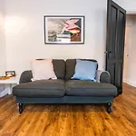 Newly Refurbished Modern Stylish 2 Bedroom Cottage