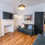 Newly Refurbished Modern Stylish 2 Bedroom Cottage
