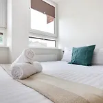 Hill House Holiday Apartments