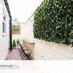 Scarborough Stays - Trafalgar Lodge - 4 Bedroomed House - Free Parking