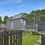 The Shepherd'S Hut, Quex Park Estate