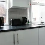 Heyes House - Air Host & Stay - Free Parking