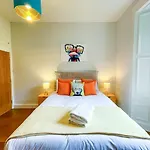 Desirable 2 Bed Apt Near Edinburgh Castle